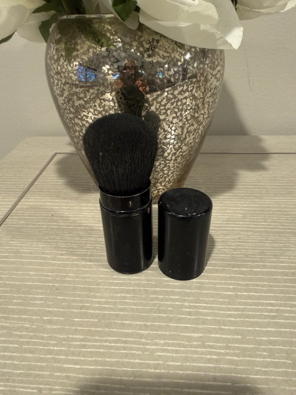 Retractable Kabuki Brush in Black